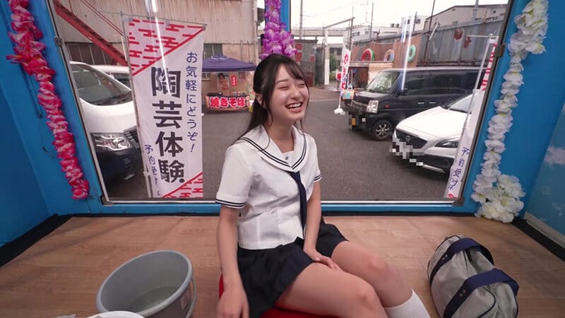 マジックミラー号ハードボイルド 女〇〇生が挑戦するパイズリ陶芸チャレンジ！敏感すぎる乳首の先っちょを粘土とオイルで刺激され未熟な体がアツーくなってしまった思春期お嬢様は初めての中イキ＆中出ししちゃうなんて！～りな編～ サンプル 1